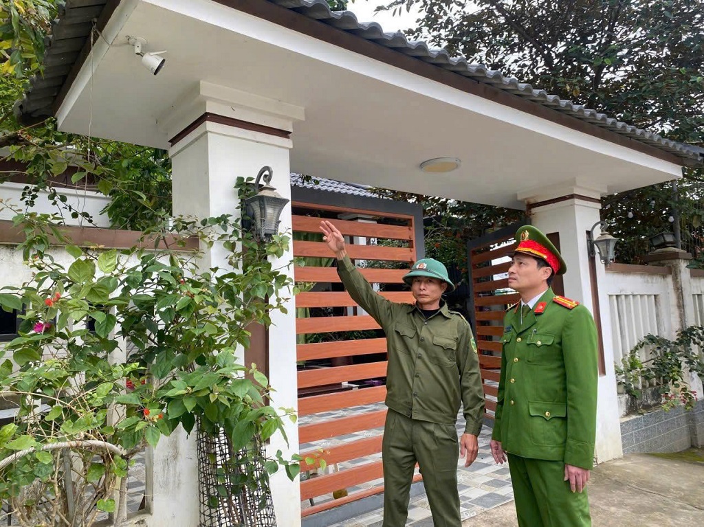 Công an xã Kim Bảng kiểm tra hệ thống camera an ninh  