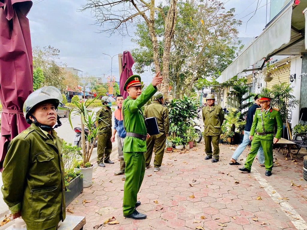 Công an phường Thái Hòa tuyên truyền, giải tỏa vi phạm hành lang ATGT 