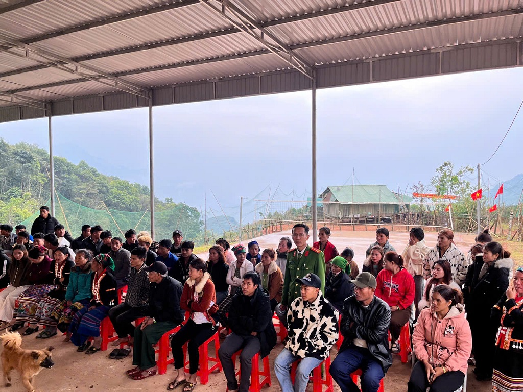 Công an xã Bắc Lý bảo đảm ANTT tại khu vực bỏ phiếu bản Kẻo Nam 