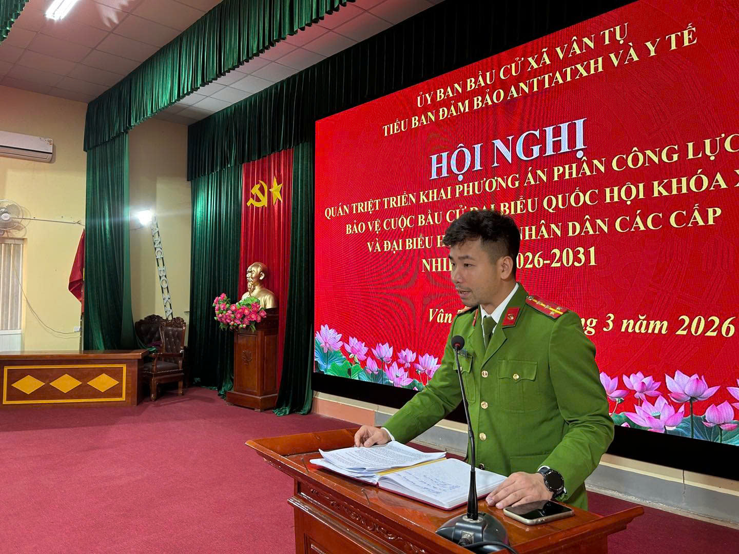 Công an xã phát biểu tại Hội nghị