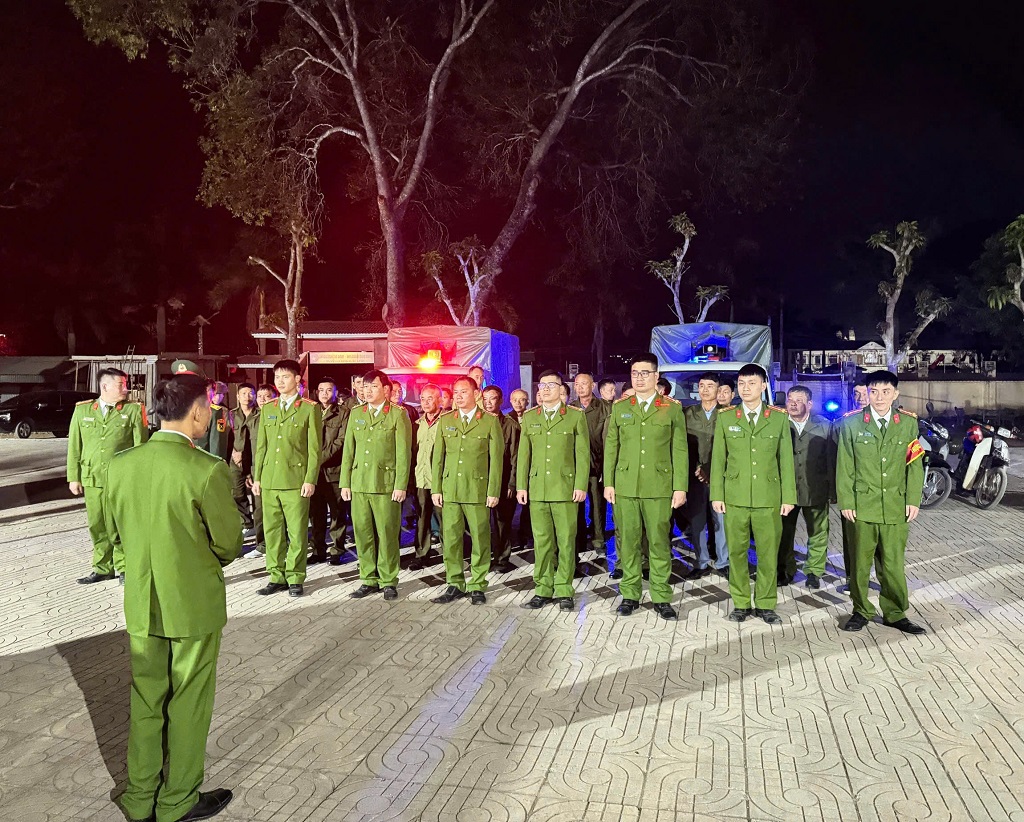 Công an xã tăng cường lực lượng tuần tra vũ trang