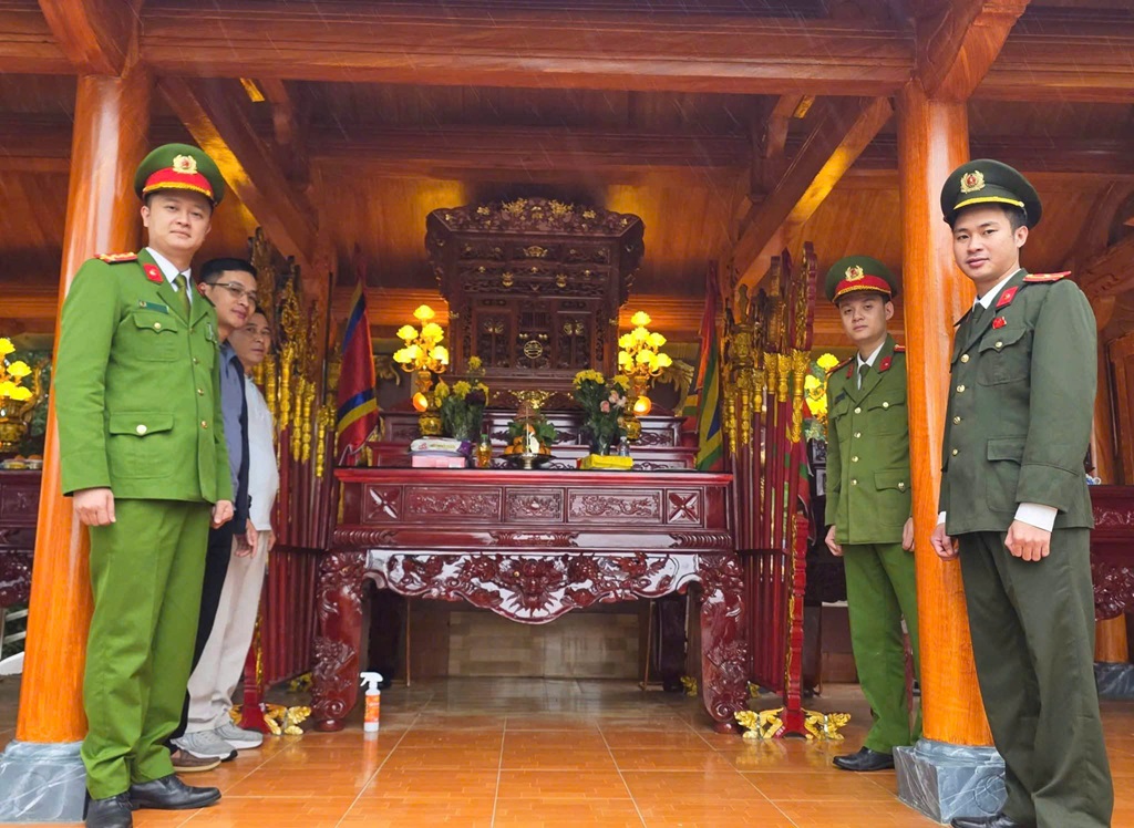 Công an xã Nghĩa Đồng vận động tài trợ để tôn tạo di tích lịch sử văn hoá 