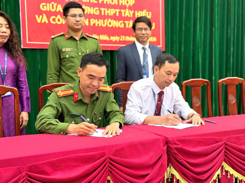 Công an phường Tây Hiếu phối hợp Trường THPT Tây Hiếu ký kết quy chế an ninh học đường