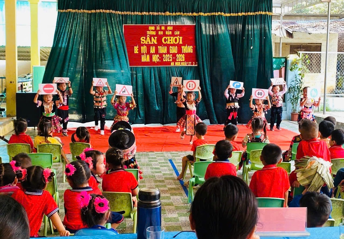 Chương trình “Sân chơi bé với an toàn giao thông”