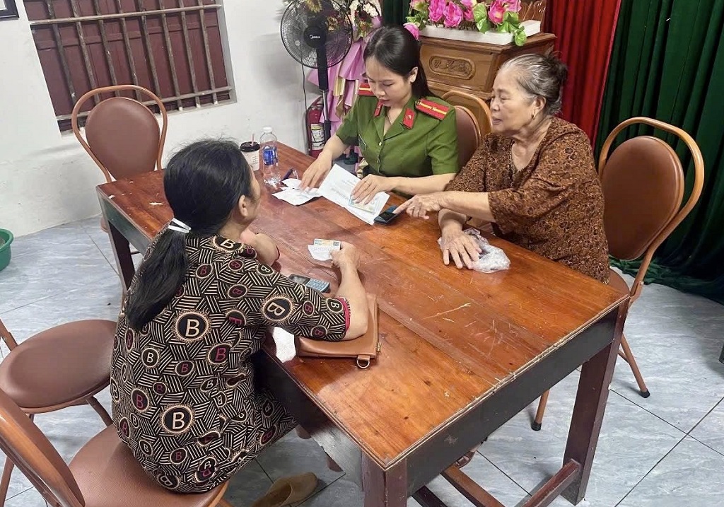 Tích cực hỗ trợ, hướng dẫn người dân tích hợp tài khoản an sinh xã hội vào VNeID