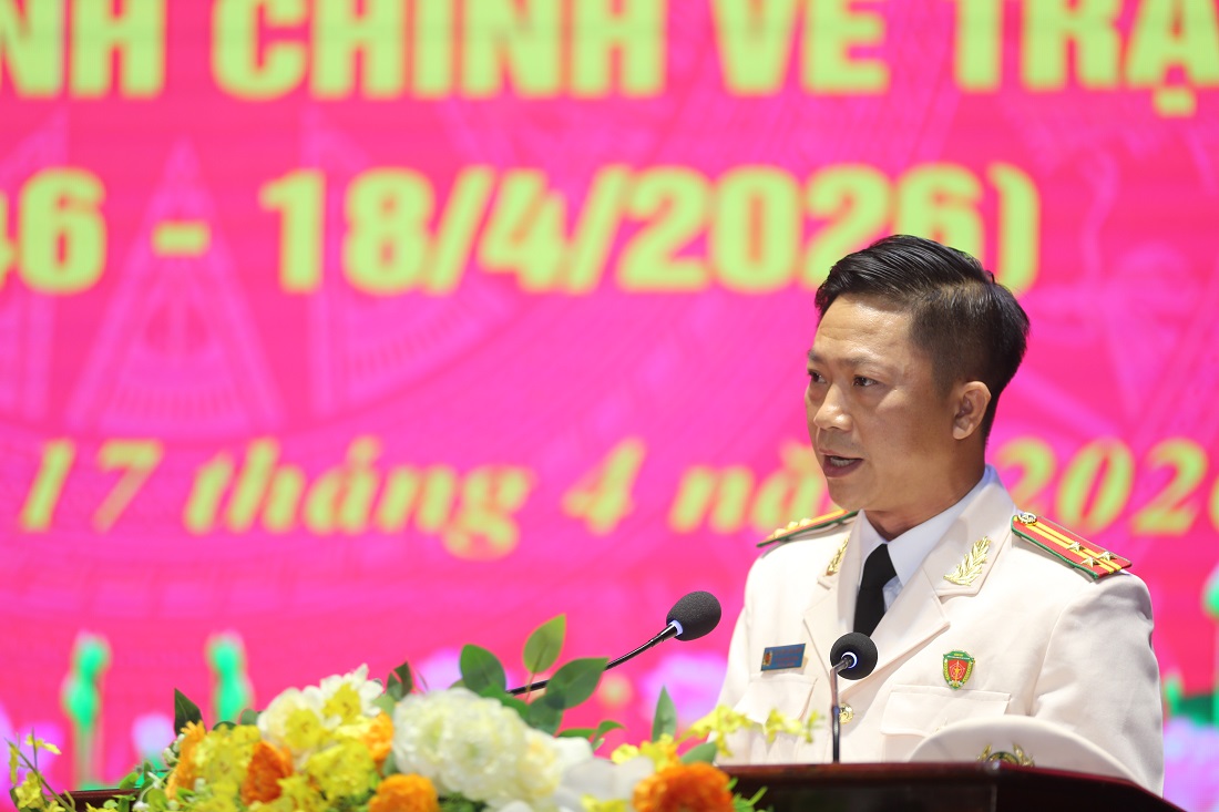 Đồng chí Thượng tá Dung, Phó Trưởng phòng Cảnh sát quản lý hành chính về trật tự xã hội điều hành buổi lễ