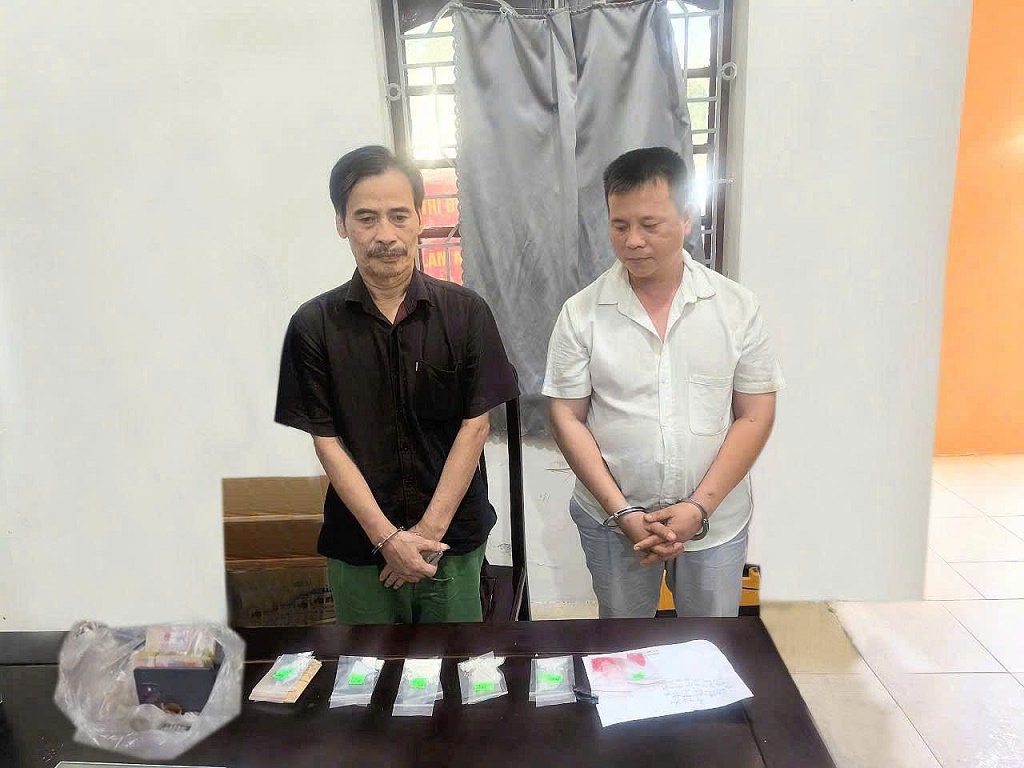  Hai đối tượng tại cơ quan Công an
