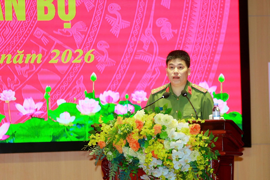 Đồng chí Đại tá Trần Hồng Quang, Phó Cục trưởng Cục An ninh chính trị nội bộ, nguyên Phó Giám đốc Công an tỉnh Nghệ An phát biểu