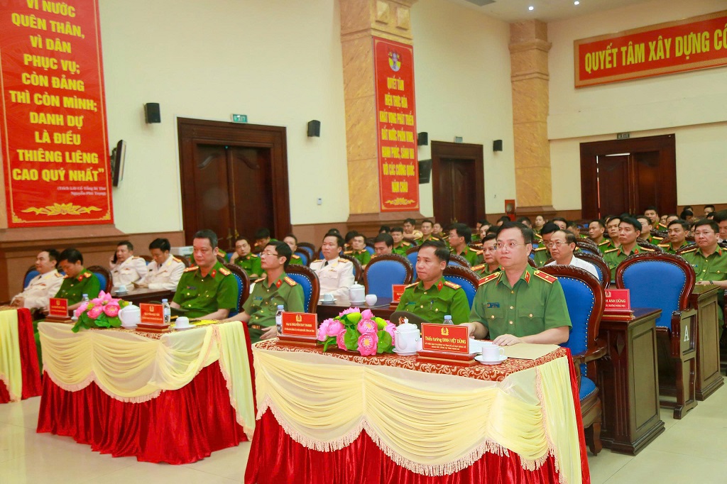Đại biểu dự buổi lễ