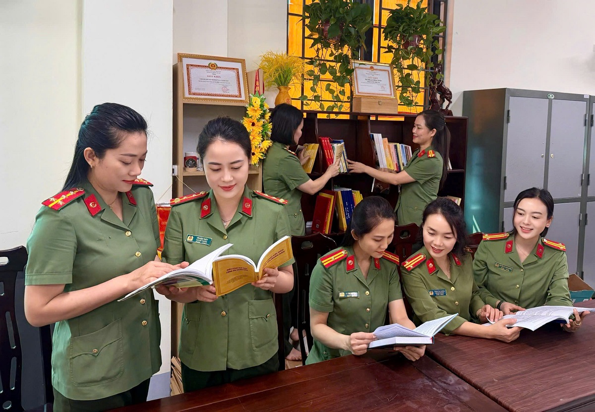 Phòng Hồ sơ nghiệp vụ hưởng ứng Ngày Sách và Văn hóa đọc Việt Nam