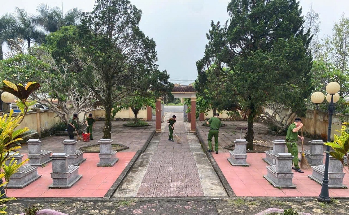 Dọn dẹp vệ sinh, chỉnh trang khuôn viên Nghĩa trang Liệt sĩ