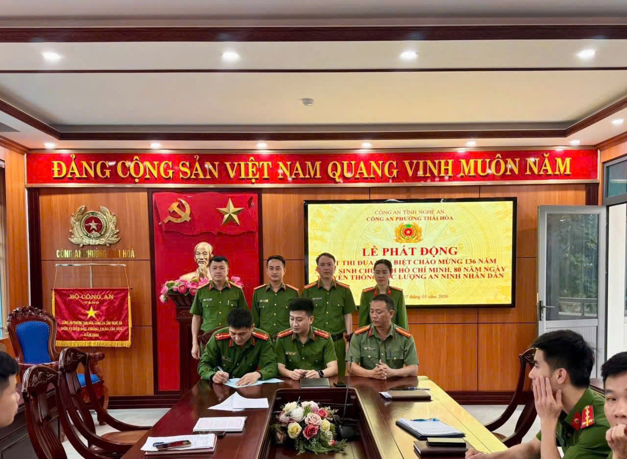 Ký cam kết thi đua
