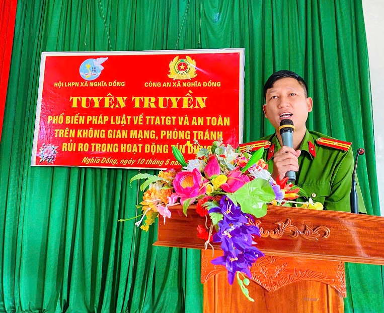 Công an xã Nghĩa Đồng tuyên truyền phổ biến pháp luật