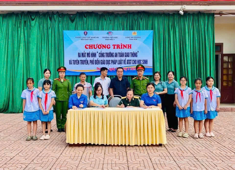 Ký cam kết thực hiện