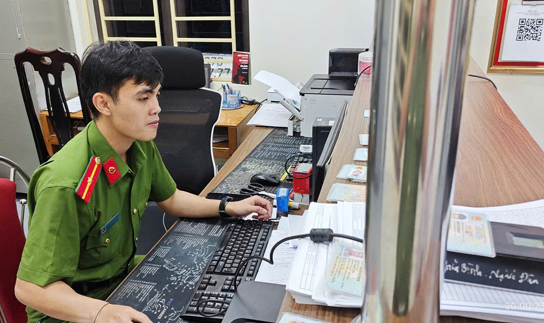 Trong dịp nghỉ lễ, Công an xã tăng cường bố trí cán bộ, phương tiện và thời gian làm việc linh hoạt để phục vụ nhu cầu của người dân