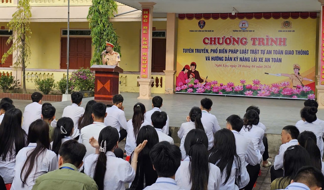 Học sinh được phổ biến kiến thức cơ bản của Luật An toàn giao thông