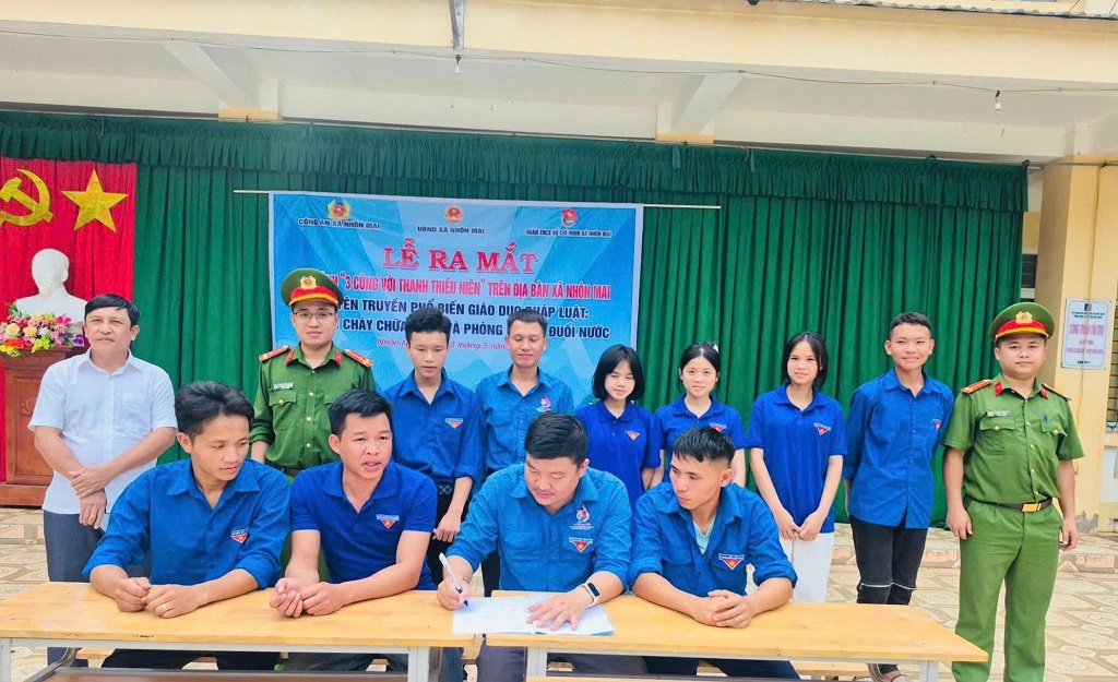 Ký cam kết thực hiện mô hình