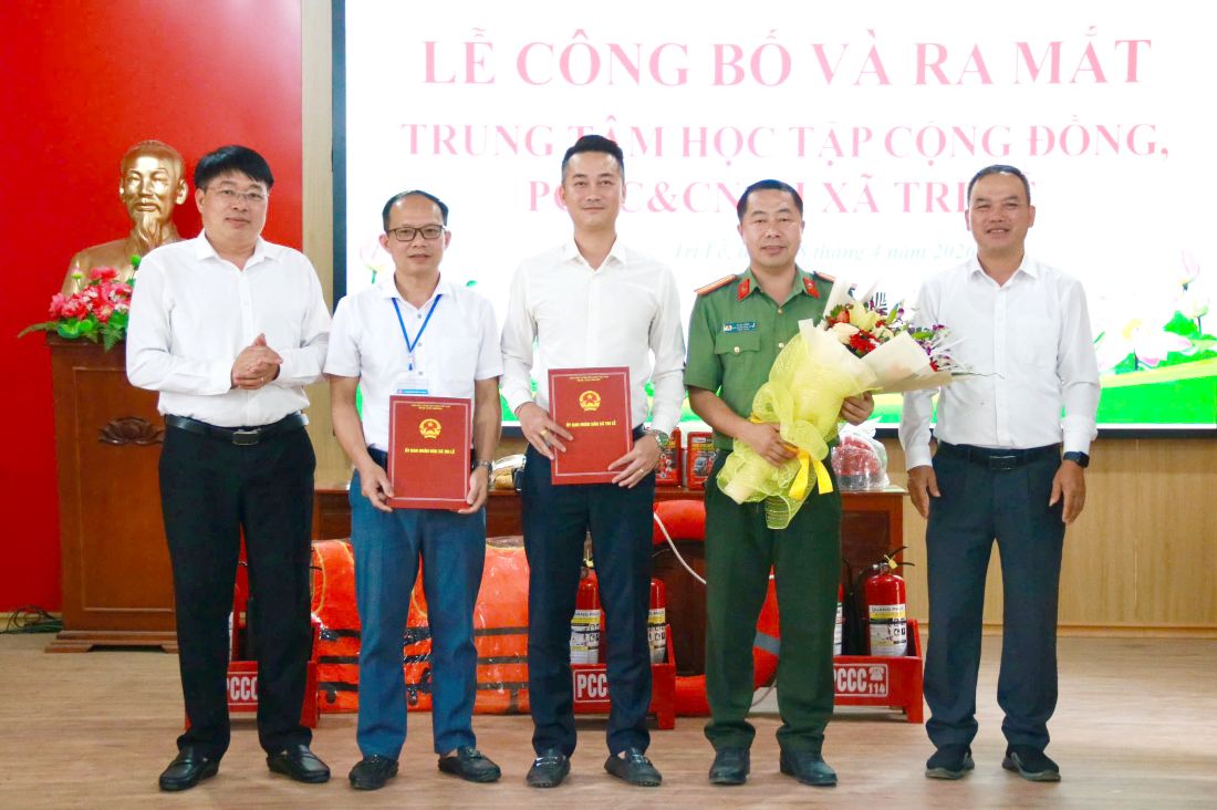 Công an xã phối hợp ra mắt trung tâm học tập Cộng đồng PCCC&CNCH