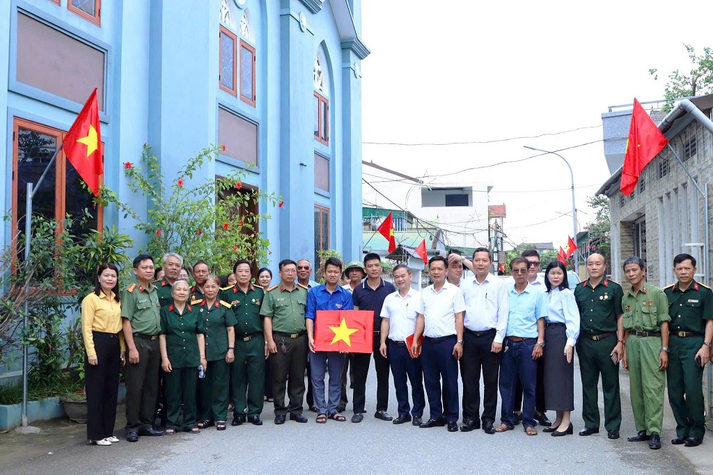 Đường cờ Tổ quốc tại Giáo họ Yên Duệ, khối Mỹ Thành