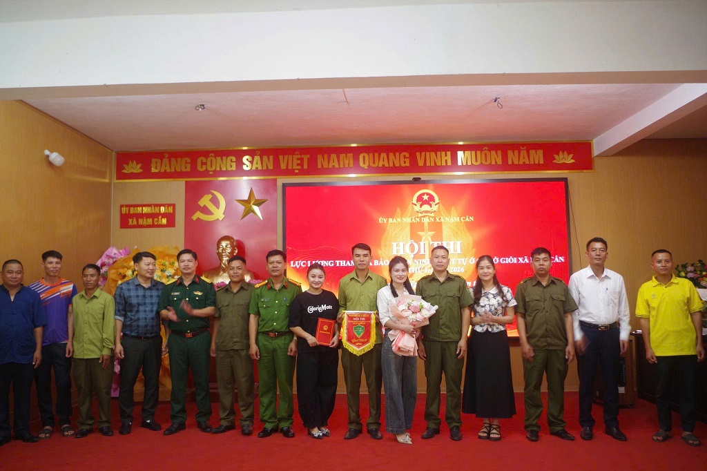 Ban Tổ chức trao giải Nhất cho Đội số 2; giải Nhì cho Đội số 1 và giải Ba cho Đội số 3