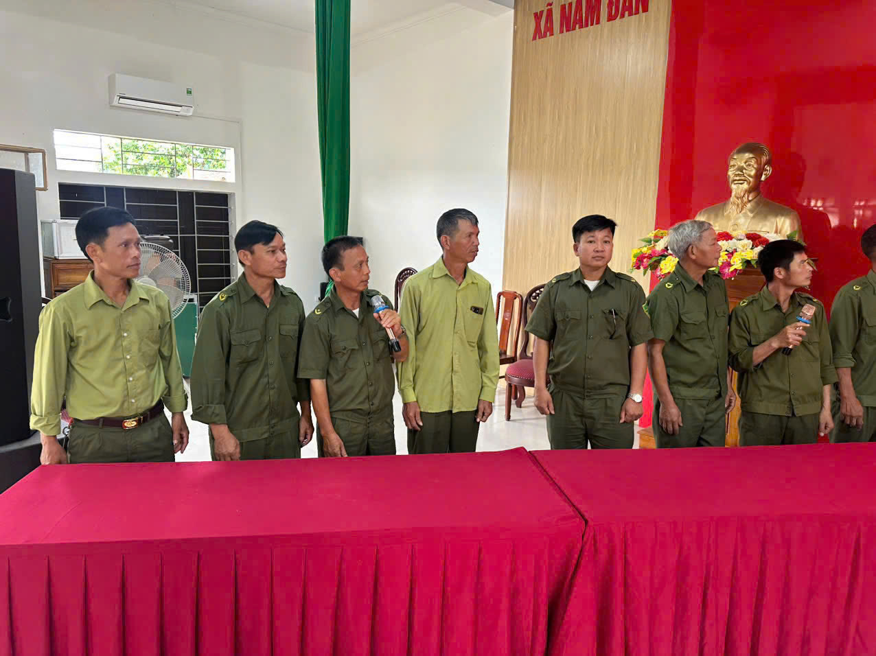 Các đội thể hiện phần thi của mình 