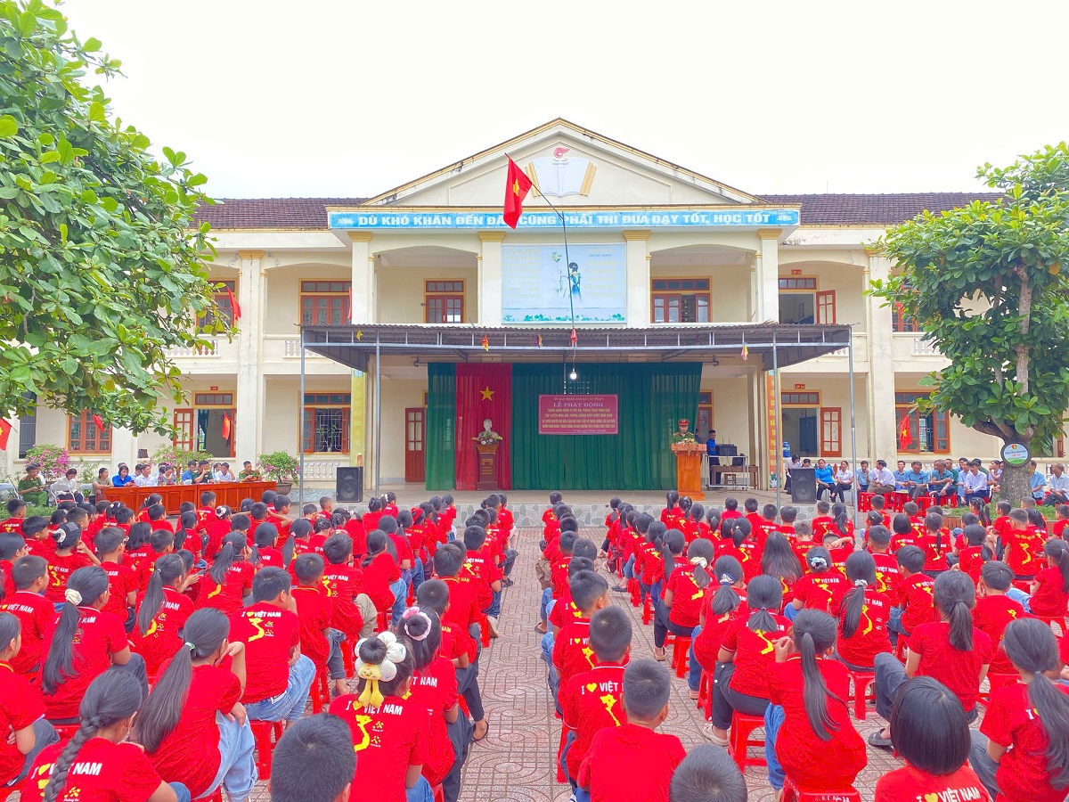 Công an xã Cát Ngạn phối hợp trường Tiểu học Nho Hòa tuyên truyền, phổ biến pháp luật