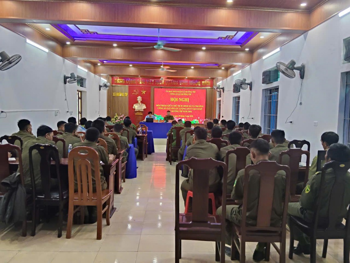 Hội nghị đối thoại giữa Chủ tịch UBND xã và Trưởng Công an xã với lực lượng tham gia bảo vệ ANTT tại cơ sở xã Mường Típ