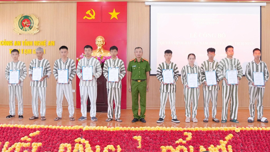 Trao Quyết định đặc xá của Chủ tịch nước cho phạm nhân