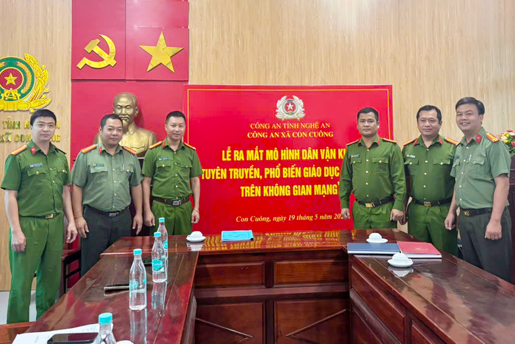 Công an xã Con Cuông ra mắt mô hình “Tuyên truyền, phổ biến giáo dục pháp luật trên không gian mạng”