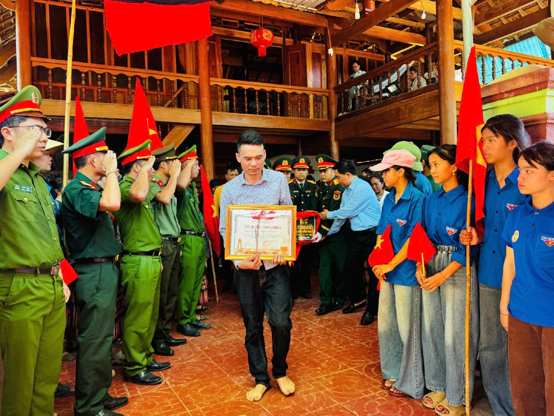 Công an xã Châu Khê phối hợp đưa hài cốt Liệt sĩ Lương Truyền Thuyết về quê nhà 