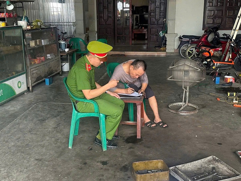 Chủ cơ sở ký cam kết chấp hành nghiêm quy định của pháp luật