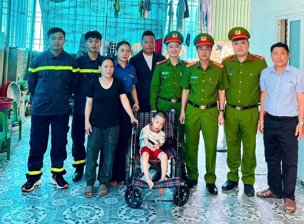 Chung tay hỗ trợ trẻ em khuyết tật có hoàn cảnh khó khăn