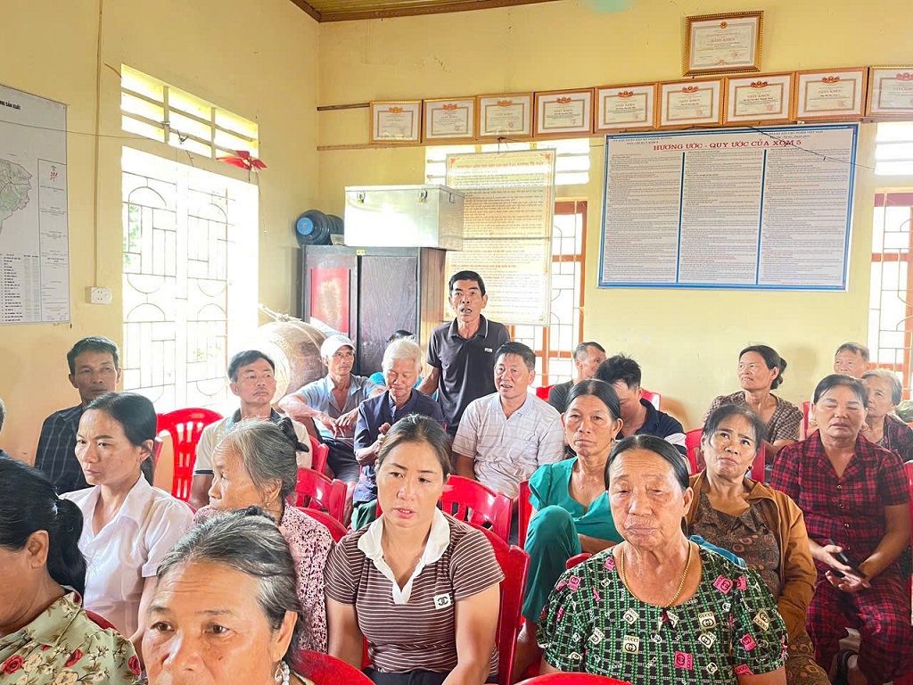 Người dân phát biểu ý kiến   