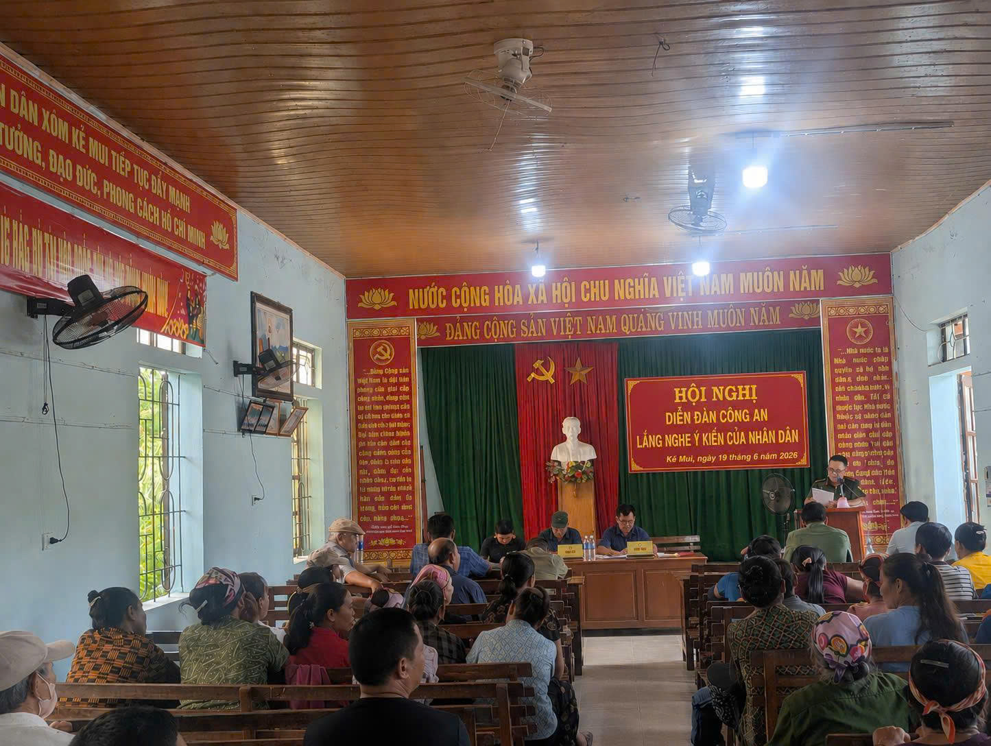 Tại diễn đàn