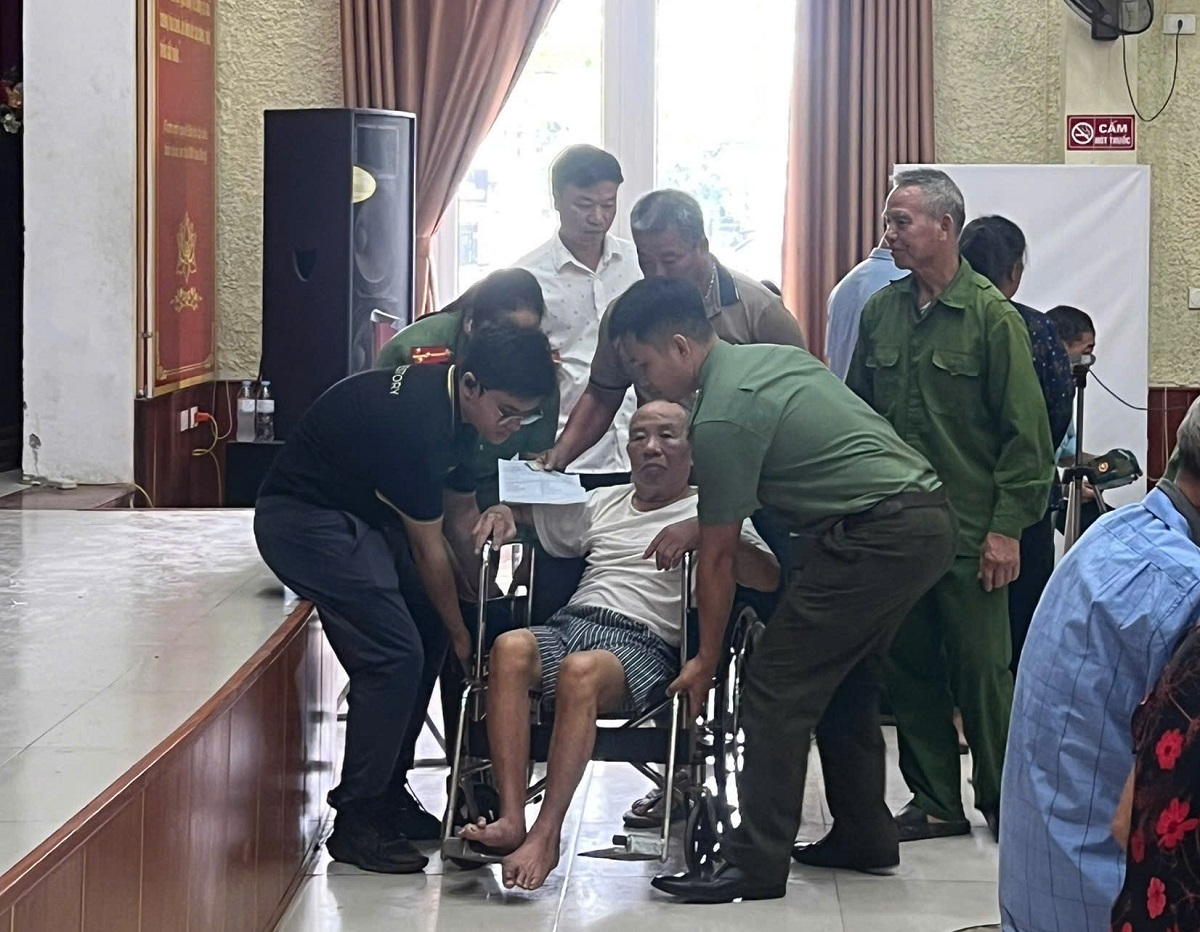 Phòng Hồ sơ nghiệp vụ tham gia hỗ trợ thân nhân các gia đình liệt sĩ thu nhận mẫu ADN