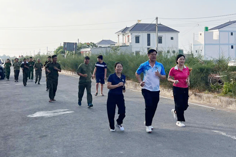 Tham gia Lễ mít tinh hưởng ứng Tháng hành động phòng chống ma túy