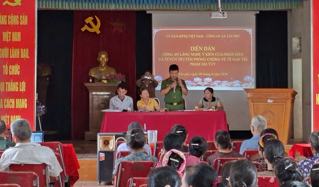 Toàn cảnh diễn đàn