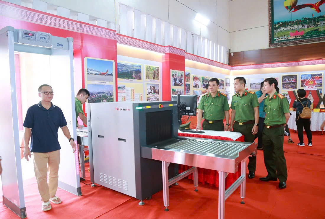 Lực lượng An ninh nhân dân Công an Nghệ An kiểm tra hệ thống soi chiếu phục vụ các sự kiện lớn của tỉnh