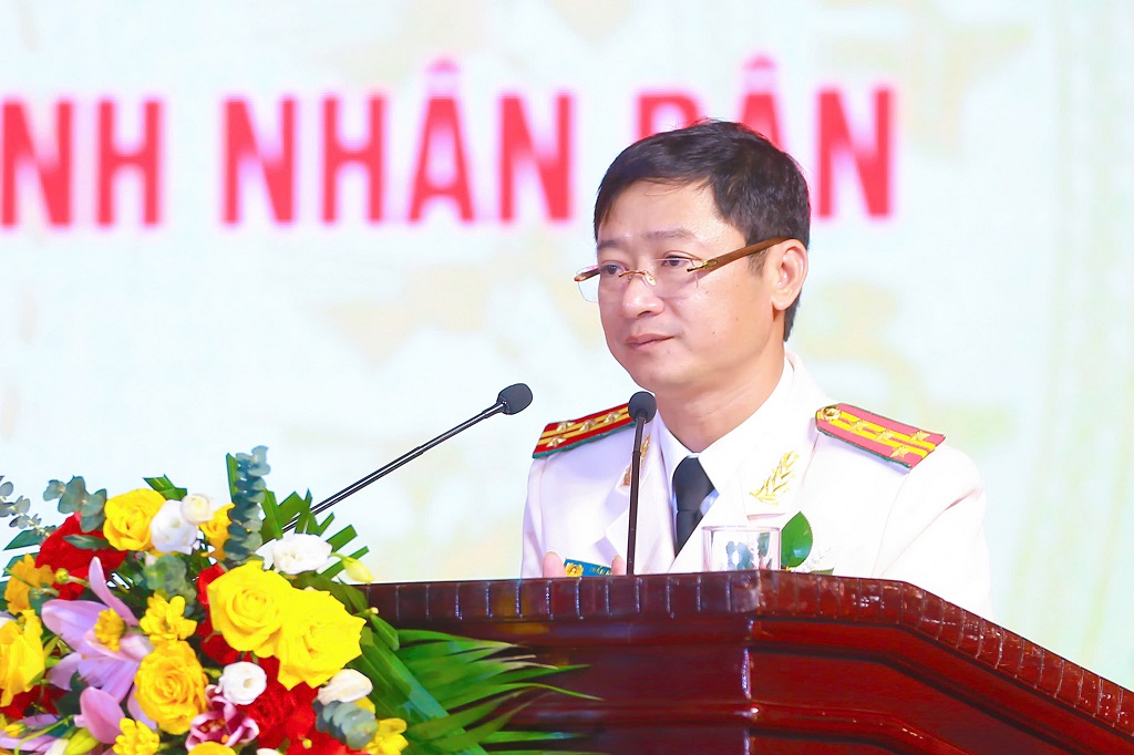 Đồng chí Đại tá Trần Ngọc Tuấn, Ủy viên Ban Thường vụ Đảng ủy, Phó Giám đốc Công an tỉnh phát biểu tại buổi lễ