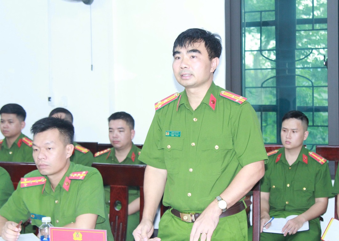 Đồng chí Thượng tá Trần Văn Phú, Trưởng Công an xã Xuân Lâm phát biểu 