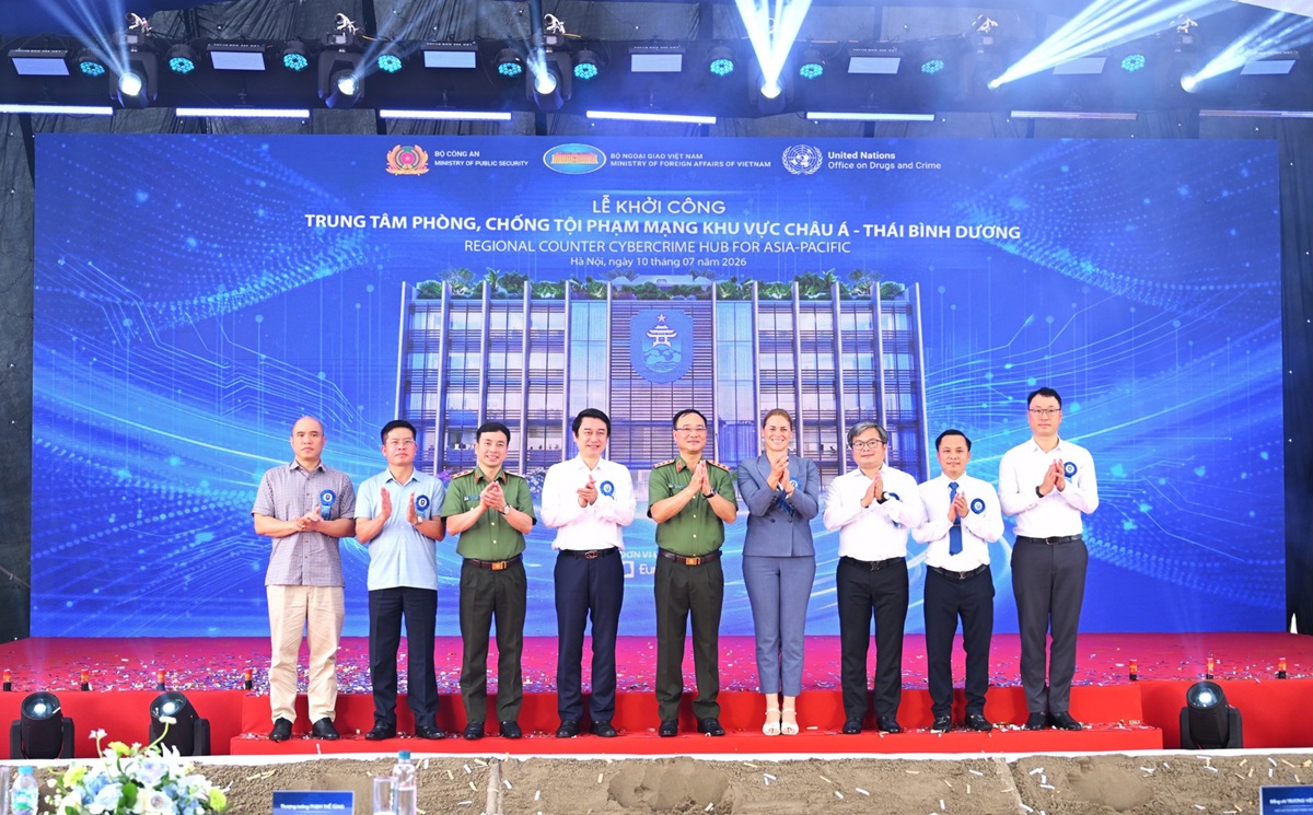 Các đại biểu dự Lễ khởi công.