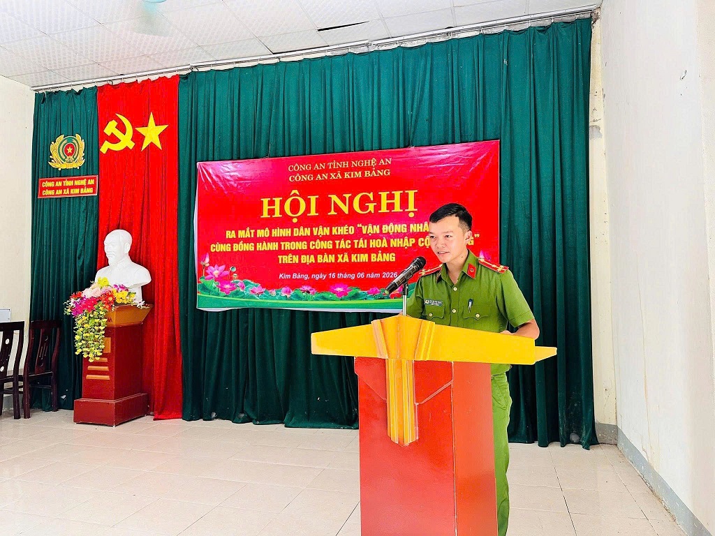 Tại buổi lễ ra mắt  