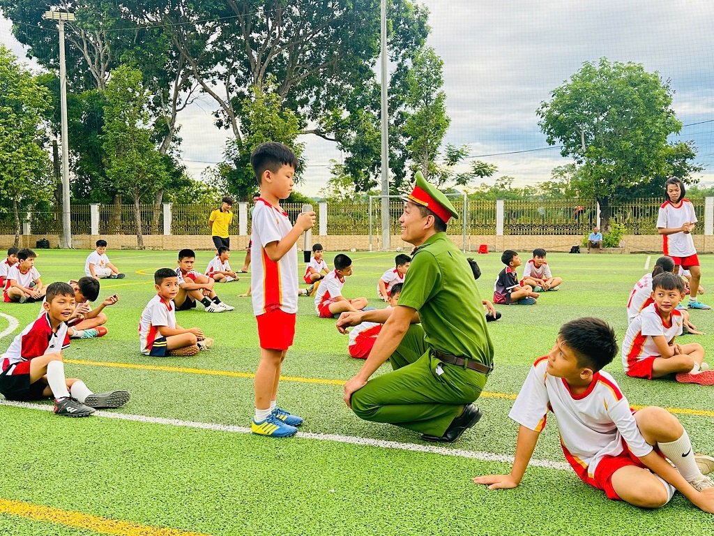Công an xã tuyên truyền, phổ biến pháp luật