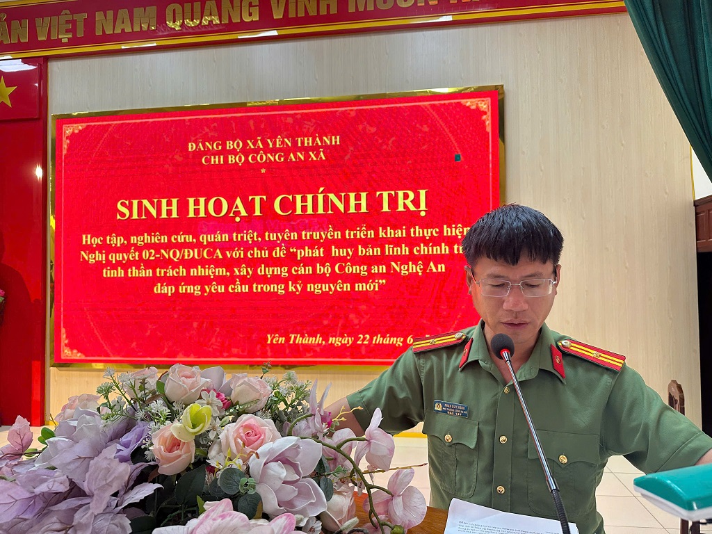 Công an xã phát biểu tại Hội nghị