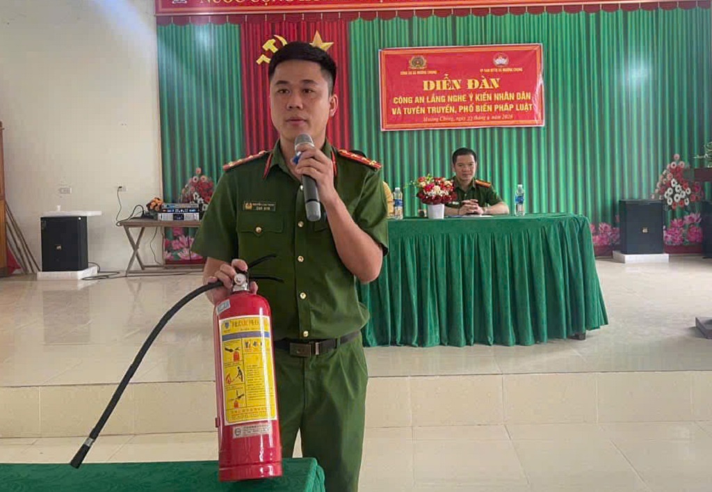 Công an xã tuyên truyền, phổ biến pháp luật