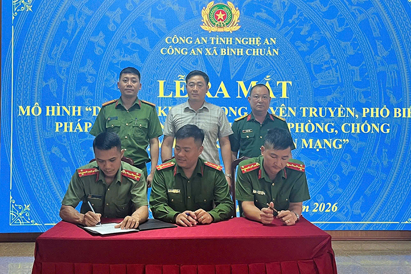 Ký cam kết thực hiện mô hình