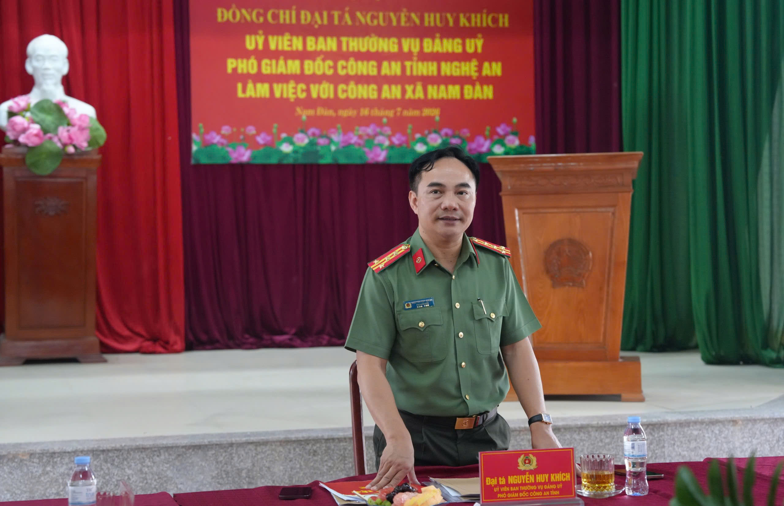 Đồng chí Đại tá Nguyễn Huy Khích, Ủy viên Ban Thường vụ Đảng ủy, Phó Giám đốc Công an tỉnh phát biểu chỉ đạo tại buổi làm việc 