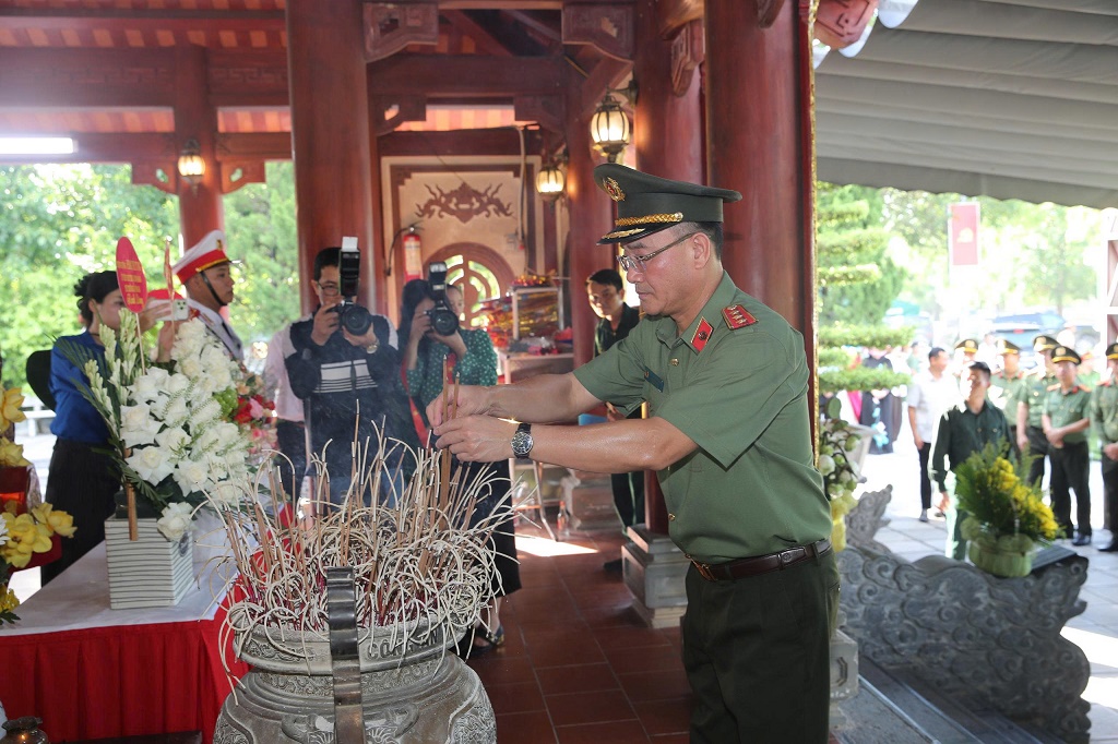 Thứ trưởng Phạm Thế Tùng dâng hương tại Khu Di tích lịch sử Truông Bồn