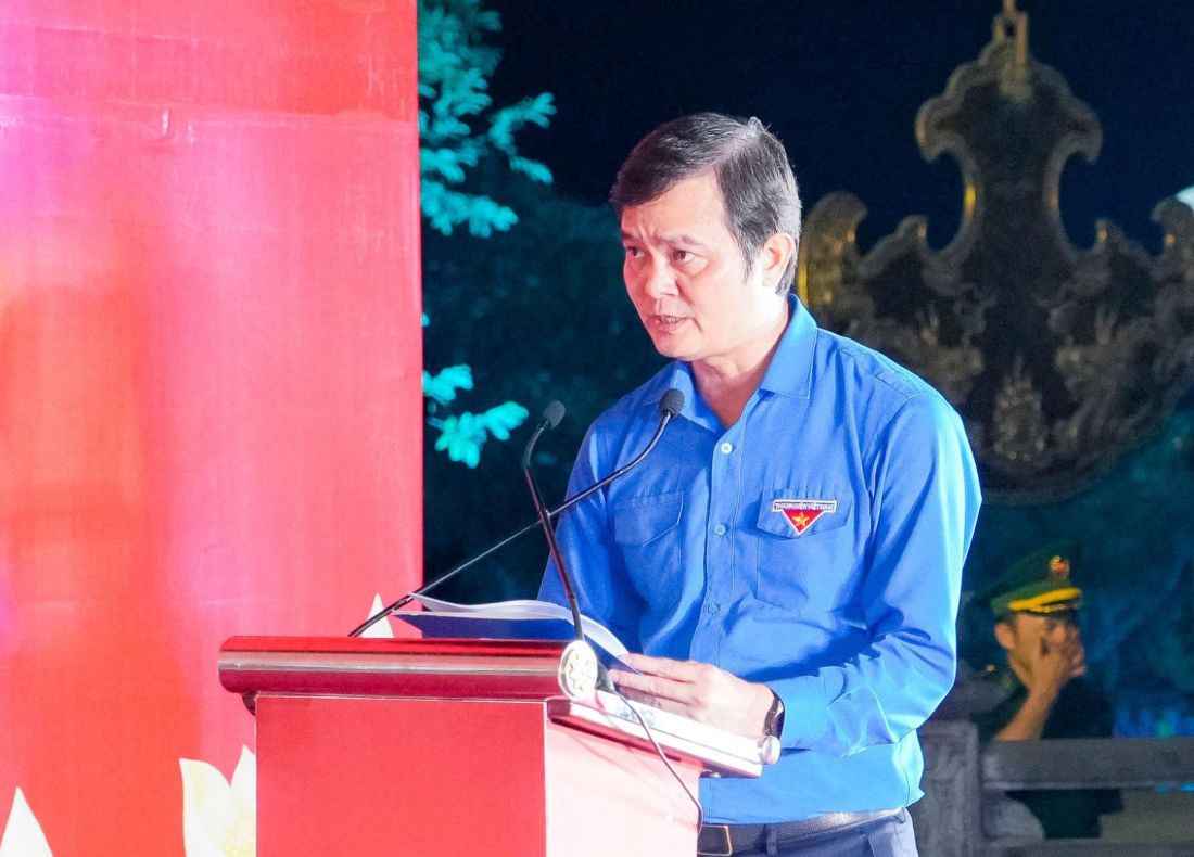 Đồng chí Bùi Quang Huy - Ủy viên Trung ương Đảng, Phó Chủ tịch Ủy ban Trung ương MTTQ Việt Nam, Bí thư Thứ nhất Ban Chấp hành Trung ương Đoàn phát biểu tri ân các Anh hùng liệt sĩ