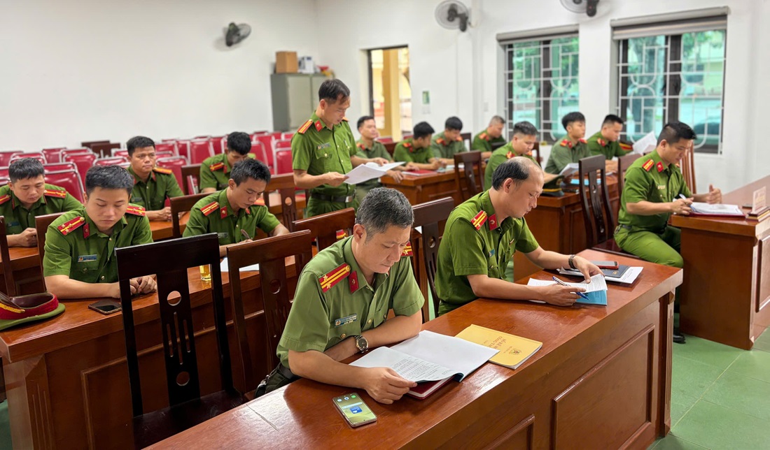 Công an xã Tân Phú tổ chức Hội nghị tham gia góp ý các dự án Luật, Nghị quyết